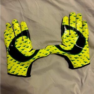 Collage football glovess